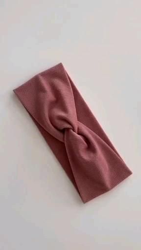 Sewing Headbands, Projek Menjahit, Diy Hair Scrunchies, Diy Hair Accessories Ribbon, Sewing Easy, Sewing Easy Diy, Sewing Machine Basics, Sewing Tutorials Clothes, Sewing Crafts Tutorials