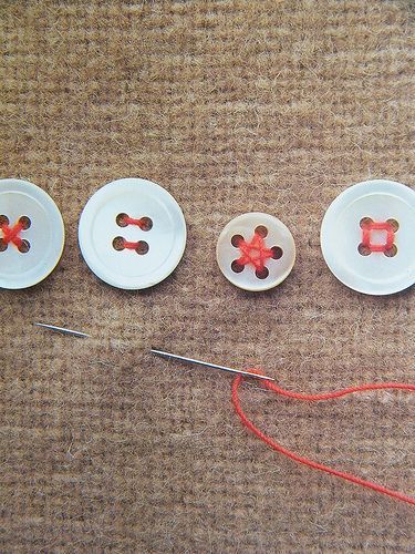 buttons: decorative stitch patterns for sewing on buttons. Creation Couture, Button Art, Button Crafts, Diy Couture, Sewing Techniques, Needle And Thread, Sewing Clothes, Sewing Inspiration, Quilt Sewing