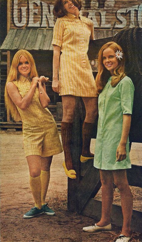 A Look in 'TEEN Magazine - March 1969 - Flashbak 1960s Culture, 70s Wardrobe, Period Outfits, Vintage Outfits 60s, Late 60s Fashion, 1969 Fashion, Fashion 60s, Retro Lifestyle, Swinging 60s