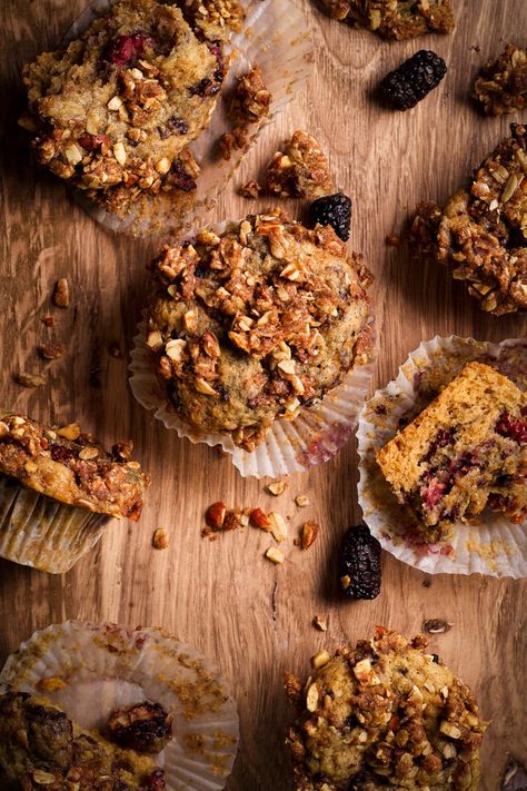 These oatmeal streusel topped blackberry muffins are what to make when you want a bakery-style muffin that's too good to be anything but homemade. Muffins With Oatmeal, Blueberry Corn Muffins, Blueberry Zucchini Muffins, Homemade Muffins Recipe, Mixed Berry Muffins, Blackberry Muffins, Blackberry Muffin, Snacking Cake, Gluten Free Blueberry Muffins