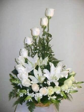 Dekoratívne Vence, Tropical Flower Arrangements, White Flower Arrangements, Altar Arrangement, Rose Flower Arrangements, Altar Flowers, Large Flower Arrangements, Flower Arrangement Designs, Ikebana Flower Arrangement