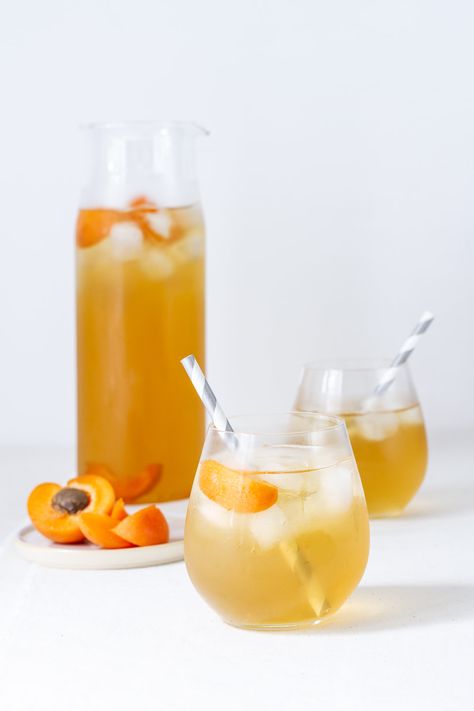 Apricot & Tonka Iced Green Tea Recipe Iced Green Tea Recipe, Green Iced Tea, Mango Tea, Mango Lemonade, Iced Tea Recipe, Green Tea Recipes, Iced Green Tea, Mango Recipes, Sweet Tart