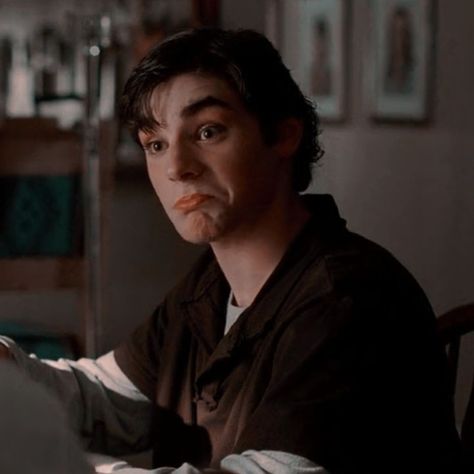 𝘉𝘳𝘦𝘢𝘬𝘪𝘯𝘨 𝘉𝘢𝘥 𝘚1𝘌1 Walter Junior Breaking Bad, Walt Jr Breaking Bad, Breaking Bad Walt Jr, Walter Jr Breaking Bad, Walter White Jr, Walter Junior, Flynn White, Walt Jr, Rj Mitte