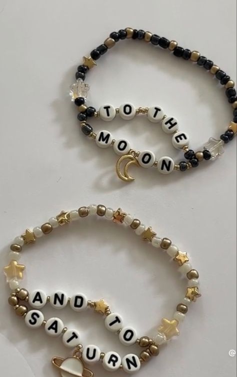 Bracelets With Words, Eras Bracelets, Eras Tour Bracelets, So Make The Friendship Bracelets, Taylor Swift Bracelets, Swift Bracelets, Make The Friendship Bracelets, Cute Friendship Bracelets, Friendship Bracelets With Beads