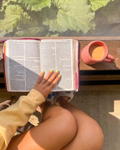 pov: my life w Jesus 🌈💖⚡️🌸🌊🙌🏽🐝 #friends #community #godlyfriendships #jesus #mylifewithjesus #christiangirlies #pinterest #christianpinterest Praying Aesthetic, Jesus Girl, H.e.r Aesthetic, Prayer Board, My Vibe, Book Recommendations, Dream Life, Bible Study, My Life