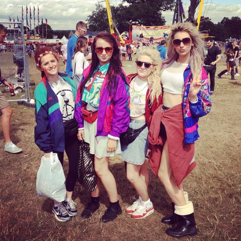 80s all the way baby! UK Festival Fashion #rerepresent 80s Festival, Uk Festival, Vintage Festival, Music Festival Outfits, 80s Music, Festival Tops, The Smiths, Festival Looks, Foo Fighters