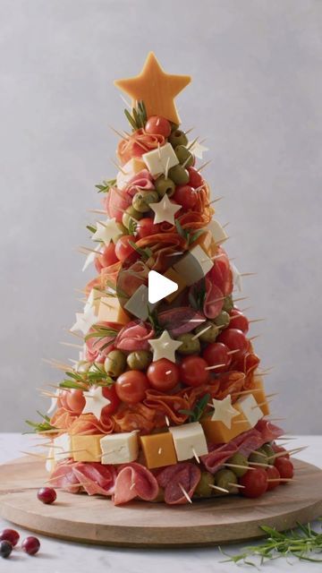 Aldi Party Food, Charcuterie Christmas Tree, Party Food Christmas, Food Christmas Tree, Charcuterie Tree, Charcuterie Christmas, Stencils Painting, Easter Greetings Messages, Food Christmas