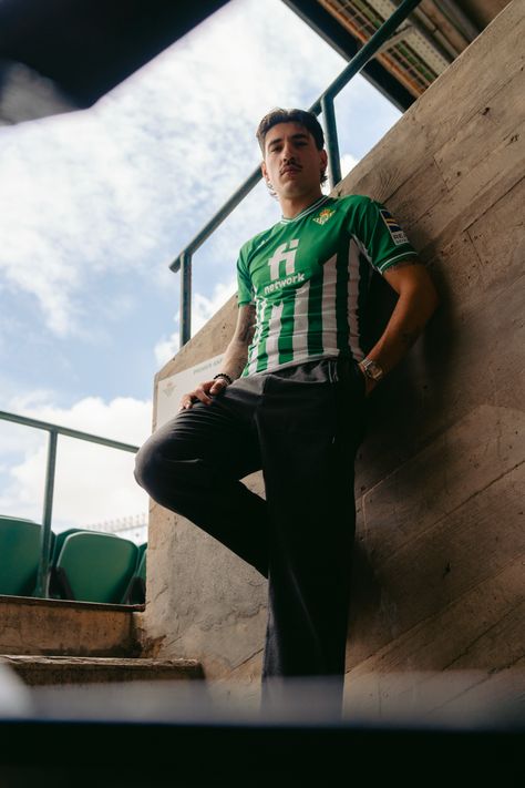 Football Kit Photoshoot, Jersey Photoshoot Ideas, Soccer Photoshoot Ideas, Football Photoshoot Ideas, Jersey Reveal, Streetwear Photoshoot Ideas, Football Photoshoot, Soccer Shoot, Sports Photoshoot