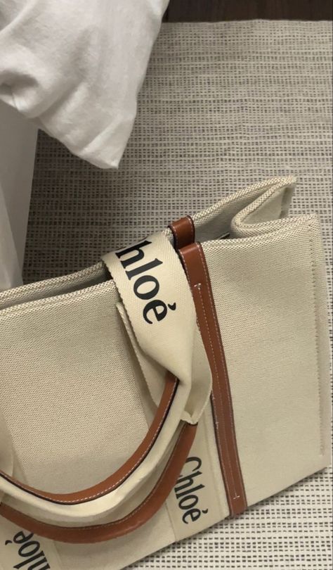 Chloe Bag Aesthetic, Chloe Aesthetic, Chloe Tote Bag, Chloe Woody Tote, Chloe Tote, Bag Styling, Marc Jacobs Tote Bag, Chloe Chloe, Aesthetic Bag