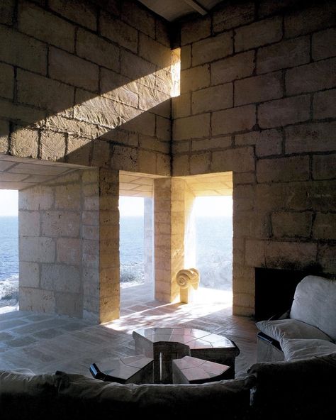 Jorn Utzon, Beach Homes, Stone Walls, Small Hotel, Majorca, Modern Architecture, Interior Architecture, Interior And Exterior, Luxury Homes