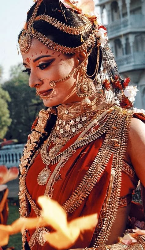 Draupadi Star Plus Mahabharat, Mahabharat Aesthetic Wallpaper, Mahabaratham Characters, Draupadi Aesthetic, Draupadi Drawing, Orange Flag Hindu Wallpaper, Mahabharat Draupadi, Mahabharat Aesthetic, Bridal Makeup Pictures