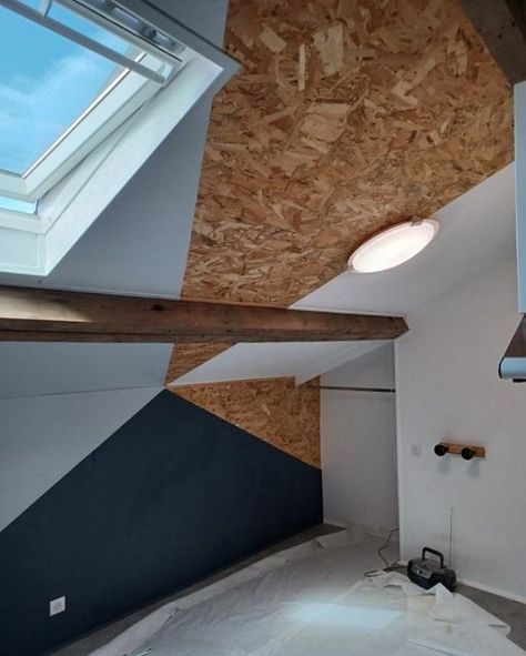 LNArchitecte d’intérieur on Instagram: "Visite de chantier 👷‍♀️ Travaux en cours de finitions pour la rénovation de cet appartement - studio. A l'origine, entièrement recouvert de panneaux OSB (sol, murs, plafond), l'idée a été, pour limiter les coûts, de peindre directement sur l'OSB. Le coin cuisine, chambre et SDE sont peints en blancs. Pour le coin séjour, le but était de créer une ambiance et une accroche visuelle sympa, pour attirer à la location de ce Airbnb. Ce jeu graphique avec des Deco Osb, Architecture Inspiration, Home Deco, Architecture, On Instagram, Design