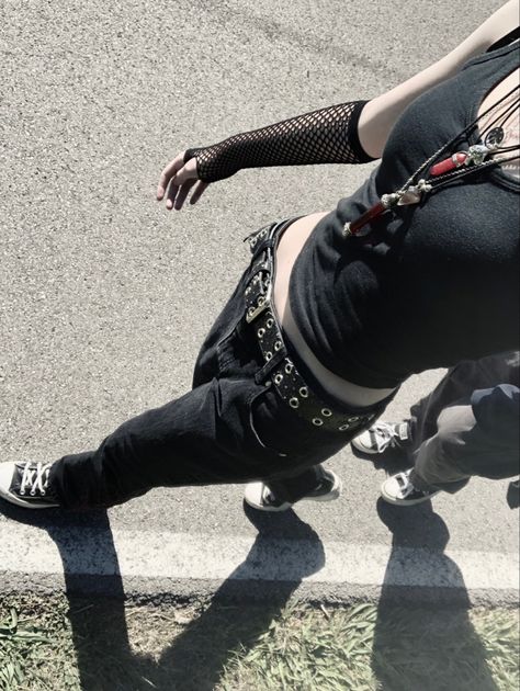 Metal Rock Aesthetic Outfit, Metal Grunge Aesthetic, Metal Goth Aesthetic, Emo Metalhead Outfits, Rock Y2k Outfits, Numetal Clothes, Mall Goth Outfits Aesthetic, Y2k Mall Goth Outfits, Metal Head Aesthetic Outfits