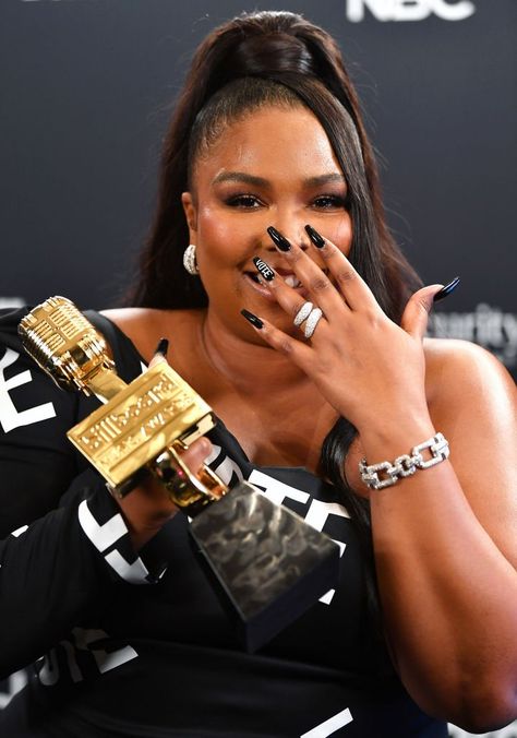 GET THE LOOK: Lizzo’s Sleek Billboard Music Awards Pony Jharrel Jerome, Saint Jhn, Red Hair With Bangs, Swae Lee, Concert Nails, Garcelle Beauvais, Dolby Theatre, Luke Combs, Music Tabs