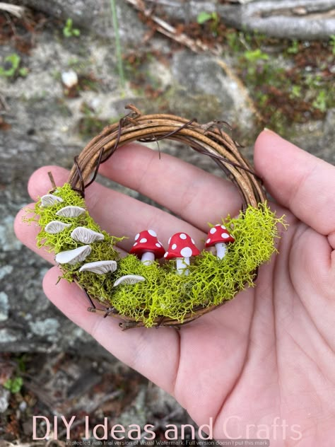 DIY Crafts SO Easy You Won't Believe It! (Perfect for Beginners) Clay Mushroom Mirror, Polymer Clay Needle Felting, Cottage Core Ornaments, Polymer Clay Projects Ideas Diy, Polymer Clay Terrarium, Polymer Clay Mushroom Tutorial, Diy Mini Mushrooms, Mushroom Wreath Diy, Mini Clay Mushrooms