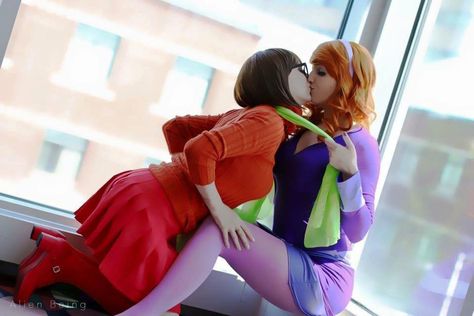 Velma & Daphne Velma Daphne, Velma Cosplay, Daphne Costume, Daphne And Velma, Velma Dinkley, Daphne Blake, I Knew It, Curvy Women Jeans, Cosplay Dress