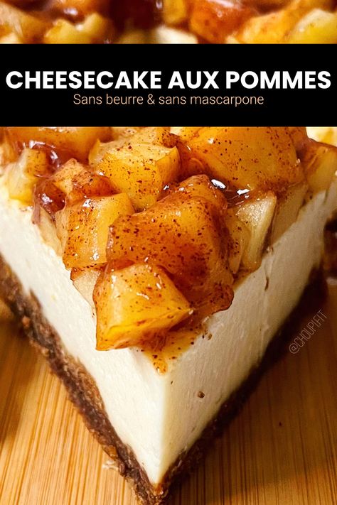 Je vous propose aujourd'hui une idée de recette de dessert healthy, minceur et léger. Il s'agit d'un cheesecake aux pommes caramélisées avec une base aux spéculoos. Il se compose de Philadelphia allégé, de yaourt grec 0%, de pommes, d'un oeuf, de sirop d'érable et de cannelle. La recette est donc sans beurre, sans crème et sans mascarpone. Plat Healthy, Healthy Fruit Desserts, Decorate A Cake, Dessert Healthy, Healthy Cheesecake, Desserts Healthy, Cheesecake Cake, Cooking Recipes Desserts, Breakfast Dessert