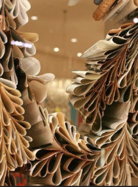 Folded Book Garland / 12 Anthropologie Window Looks You Can Steal (And How To Get Them) (via BuzzFeed) Anthropologie Window Display, Anthropologie Display, Window Display Retail, Holiday Window Display, Anthropologie Holiday, Store Window Displays, Visual Merchandising Displays, Christmas Window Display, Window Display Design