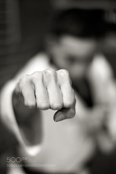 Karate Photoshoot, Karate Studio, Karate Poses, Karate Photos, Martial Arts Photography, Taekwondo Girl, Photo Sport, Robby Keene, Sport Portraits