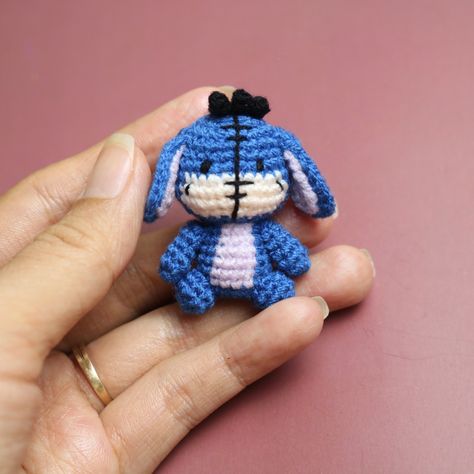 Easy Crochet Stitches, Winnie The Pooh Friends, Crochet Teddy Bear, Crochet Amigurumi Free, Crochet Teddy, Fun Crochet Projects, Crochet Keychain, Crochet Instructions, Diy Crochet Projects