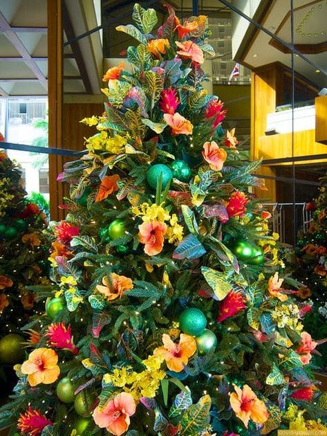 Hawaiian Christmas Tree, Tropical Christmas Decorations, Tropical Christmas Trees, Caribbean Christmas, Hawaii Christmas, Florida Christmas, Coastal Christmas Decor, Hawaiian Christmas, Visit Hawaii