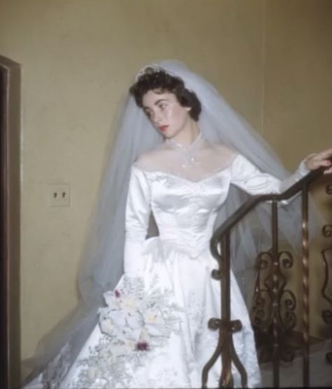 #elizabethtaylor 70s Vintage Wedding Dress, Elizabeth Taylor Wedding, Vintage Wedding Dress 1950s 1940s, Green Wedding Shoes Bride, Kami Core, Dress Aesthetic Vintage, Wedding Dress Aesthetic, Taylor Wedding, 1950s Wedding Dress