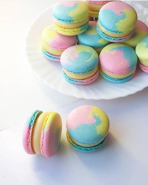 #T🌸TES_AD🌸RBES Cute Macaron Designs, Cool Macarons, Macaroon Aesthetic, Macaroon Cake, Macaron Cookies, Candy Drinks, Macaroon Recipes, Rainbow Food, Easy Cake Decorating