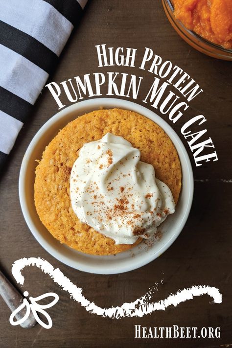 Low calorie, high protein pumpkin mug cake made with protein powder and canned pumpkin puree. Under 200 calories, with 30 grams of protein and only takes one minute! Low Calorie Mug Cake, Pumpkin Mug Cake, Health Beet, Low Calorie Cookies, Low Calorie Pumpkin, Pumpkin Bagels, Low Calorie High Protein, Protein Mug Cakes, Low Calorie Protein