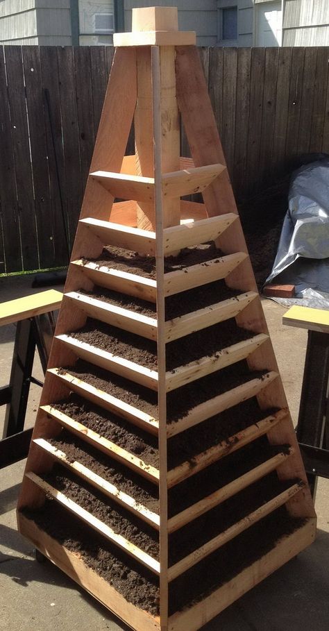 How to build a herb/strawberry tower. Vertical Garden Pyramid Tower_11 Garden Pyramid, Tower Garden Diy, Gardening Wedding, Strawberry Tower, Vertical Herb Garden, Tower Garden, Outdoor Diy Projects, Have Inspiration, Garden Layout