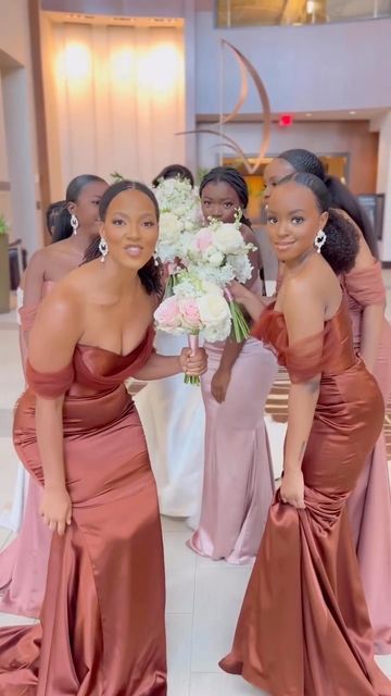 African Maid Of Honour Dresses, Robe Dote, Bridesmaid Checklist, Rose Dress Outfit, Trendy Bridesmaid Dresses, Bridesmaids Outfits, Rose Gold Bridesmaid Dress, Bridesmaids Gown, Braidsmaid Dresses