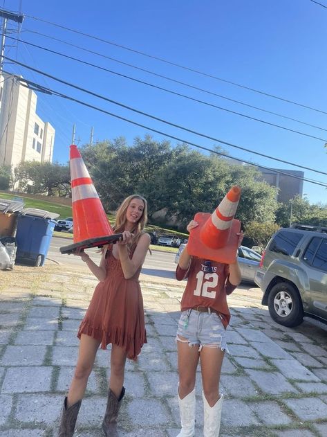 Longhorn Gameday Outfit, Ut Game, College Gameday Outfits, College Tailgating, Ut Longhorns, Texas Football, Ut Austin, College Fits, College Parties