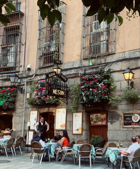 #cafe #humans #people #coffee #restaurant #aesthetic #madrid #spain #atmosphere #autumn Spain Coffee Shop Aesthetic, Madrid Chueca, Coffee Restaurant, Restaurant Aesthetic, Spain Trip, Coffee Shop Aesthetic, Different Countries, Madrid Spain, Spain Travel