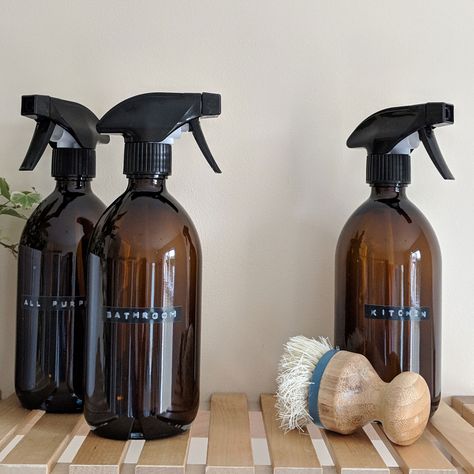 Glass Cleaning Bottles, Zero Waste Cleaning, Cleaning Bottles, Amber Spray Bottle, Diy Giveaway, Homemade Naan, Plastic Spray Bottle, Eco Friendly Cleaning Products, Glass Cleaning