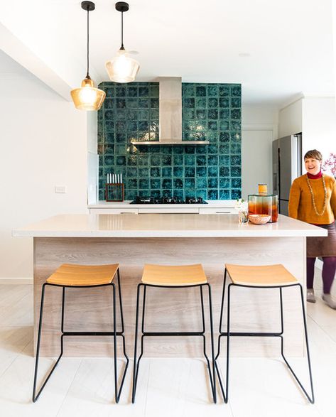 9 Ways to Disguise the Uglies | Houzz NZ Retro Kitchen Backsplash, Turquoise Kitchen Tiles, Turquoise Backsplash, Black And White Backsplash, Modern Retro Kitchen, Backsplash With White Cabinets, Yellow Cabinets, Turquoise Kitchen, White Tile Backsplash