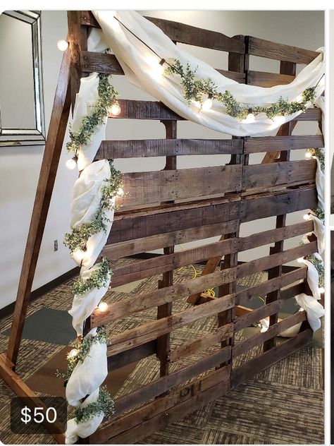 Wedding Backdrop With Pallets, Pallet Arch Wedding, Floral Pallet Backdrop, Wooden Pallet Photo Backdrop, Palette Wedding Backdrop, Pallet Crisp Wall Wedding, Bride And Groom Table Background, Pallet Christmas Backdrop, Easy Pallet Backdrop