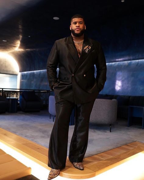 Address me the way I dress me. Fashion For Big Guys, Chiefs Superbowl, Men's Wedding Outfit, Ring Ceremony, Big Men Fashion, Men's Formal Style, Big Guys, Business Casual Men, Men's Suits