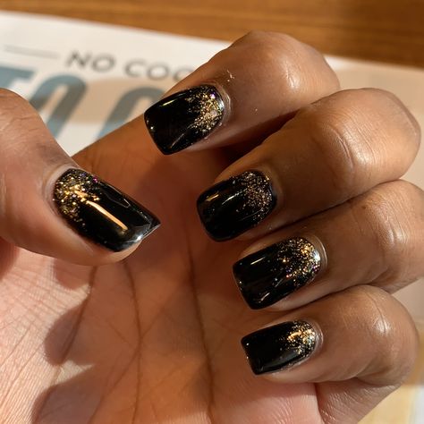 Sns Dip Colors, Black And Golden Nails, Black Nails With Gold Glitter, Black Nails Glitter, Nails With Fire, Black Gold Nails, Nye Nails, Toenail Art, New Years Nail Art