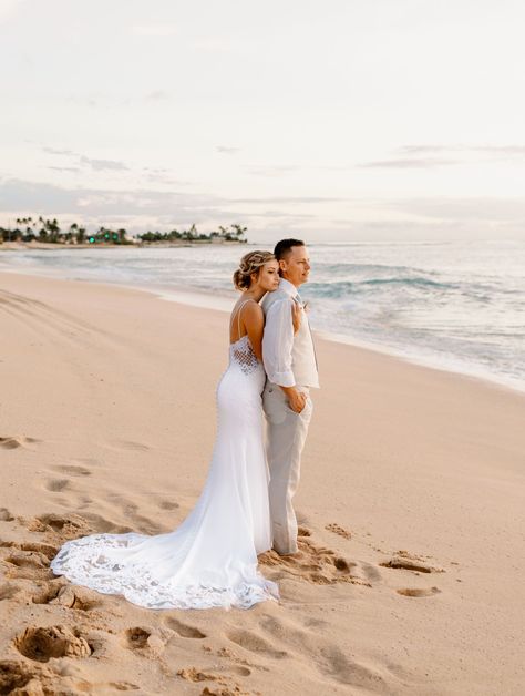 Wedding Ideas For Groom, Wedding Flowers Beach, Flowers Beach Wedding, Wedding Pictures Beach, Beach Wedding Pics, Engagement Photo Shoot Beach, Small Beach Weddings, Sunset Beach Weddings, Beach Wedding Ideas