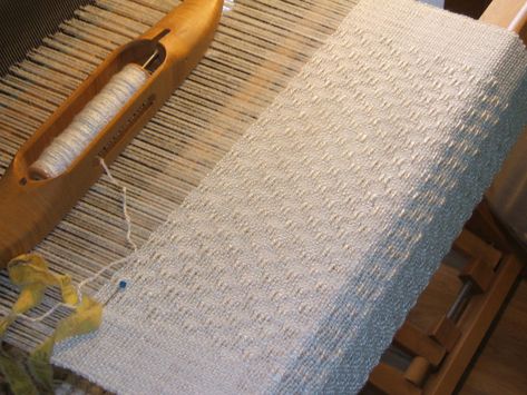 Woven Table Runner Pattern, Table Runner Ideas, Hand Woven Table Runner, Woven Table Runner, Table Runner Diy, Placemats Patterns, Weaving Projects, Weaving Patterns, Special Person