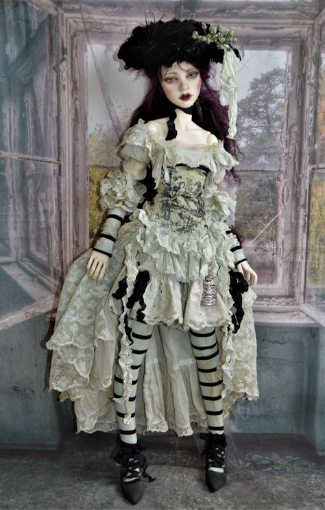 Painted Dolls, Gothic Dollhouse, Cute Zombie, Haunted Dollhouse, Doll Aesthetic, Haunted Dolls, Oc Inspo, Theme Dress, Gothic Dolls