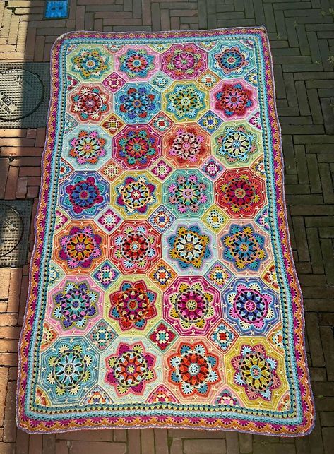 My Persian Tiles Blanket Is Finished. It’s A Beauty Persian Crochet Blanket, Persian Tile Crochet, Persian Tiles Crochet, Persian Tiles Blanket, Crochet Pictures, Persian Tiles, Cool Crochet, Crocheted Afghans, Space Blanket