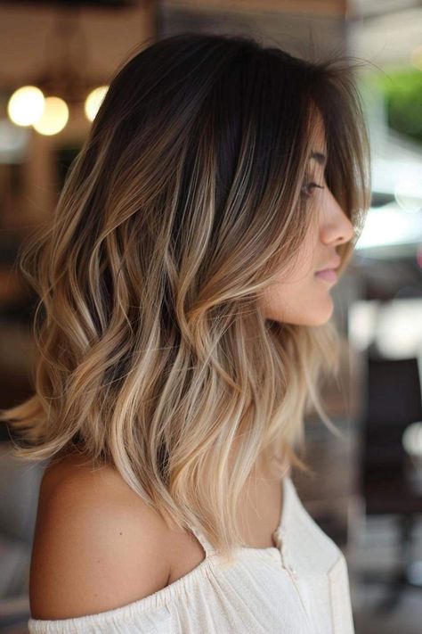 Blond Brown Hair Ideas, Beige Blonde Brown Hair, Long Hair To Shoulder Length, Sophia Bush Hair Color, Balayage Highlights Straight Hair, Soft Lived In Blonde, Short Hairstyle Women Balayage, Smudged Roots Brunette, Bronde Balayage Layers