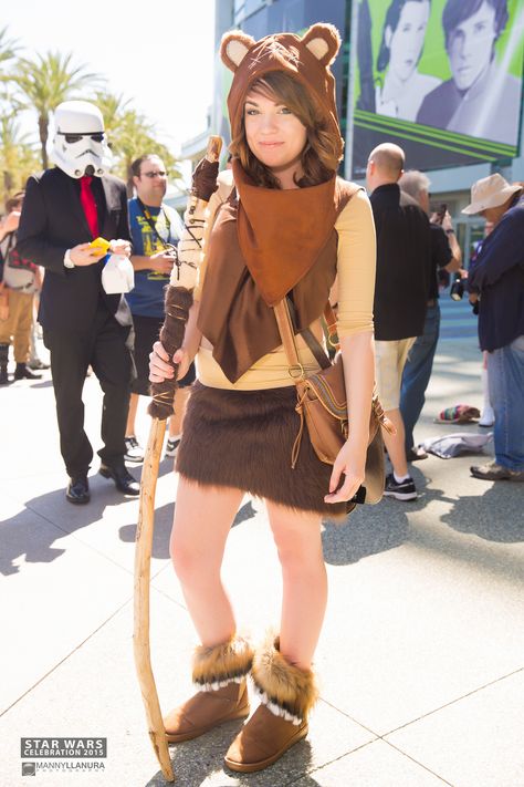 Star Wars Halloween Costumes Couples, Ewok Costume Diy, Childrens Book Character Costumes, Ewok Costume, Star Wars Costumes Diy, Hero Or Villain, Disfraz Star Wars, Star Wars Halloween Costumes, Diy Costumes Women