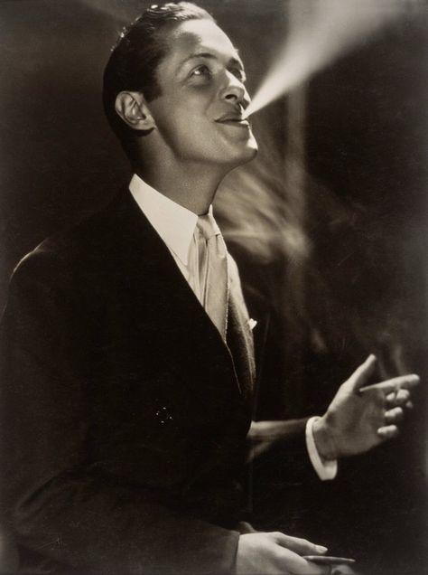 Robert Montgomery c. 1931 photo by George Hurrell Hollywood Photography, Robert Montgomery, George Hurrell, Elegant Man, Golden Age Of Hollywood, Classic Hollywood, Golden Age, Hollywood, Photography