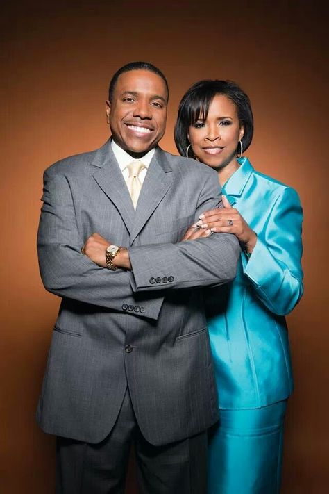 Creflo and Taffi Dollar Older Couple Poses, Older Couple Photography, Creflo Dollar, Headshot Poses, Pastors Wife, Studio Photography Poses, Child Of God, Couple Picture Poses, The Word Of God