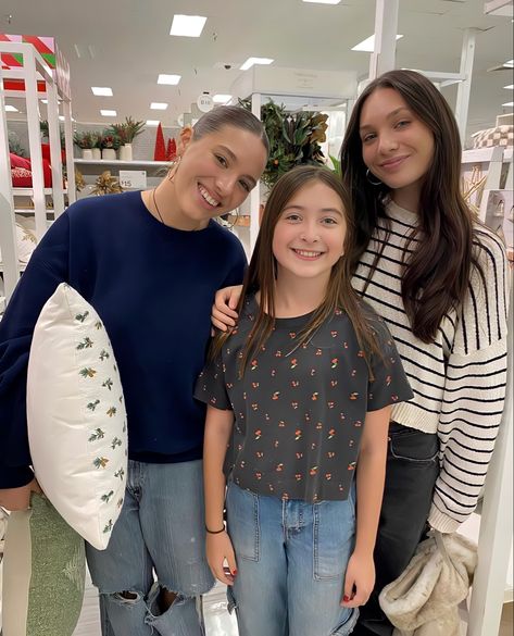 Kenzie And Maddie Ziegler, Kenzie And Maddie, Dance Moms Pictures, Kenzie Ziegler, Mackenzie Ziegler, Maddie Ziegler, Dance Moms, Best Friends, Target