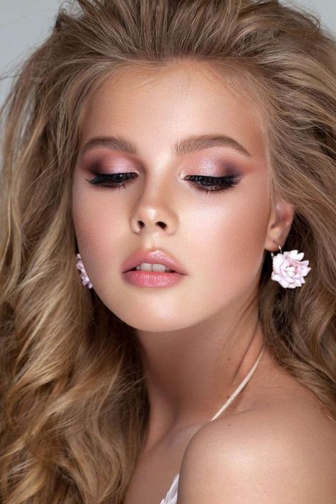 Rose Gold Makeup Looks, Prom Makeup Ideas, Prom Makeup For Brown Eyes, Rose Gold Eye Makeup, Gold Makeup Looks, Natural Prom Makeup, Wedding Guest Makeup, Natural Makeup For Brown Eyes, Blonde Hair Brown Eyes