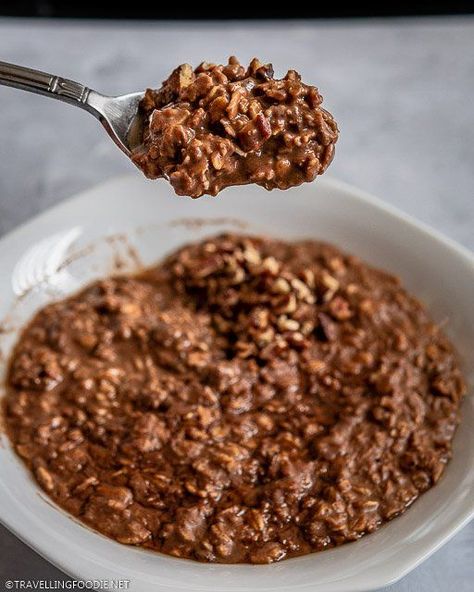 Rolled Oats Recipe, Cacao Recipes, Oatmeal Porridge, Healthy Oatmeal Breakfast, Healthy Oatmeal Recipes, Homemade Oatmeal, Keto Mug Cake, Porridge Recipes, Chocolate Oats