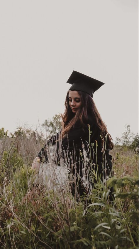 Photoshoot Woods, Graduation Picture, Grad Photoshoot, Flower Meadow, Graduation Photoshoot, Graduation Photo, Grad Pics, Grad Photos, Graduation Photos