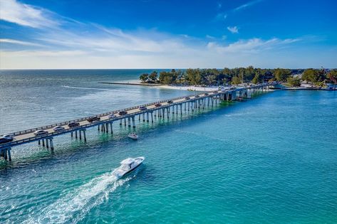 16 Best Things To Do in Longboat Key, Florida - Brista Realty Long Boat Key Florida, Longboat Key Florida, Bradenton Beach, Florida Sunshine, Longboat Key, Florida Trip, Pier Fishing, Florida Travel, Parks And Recreation